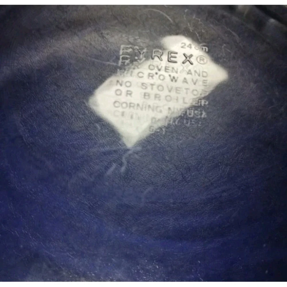 Pyrex Glass Pie Dish With Scalloped Rim, 24cm In  Diameter